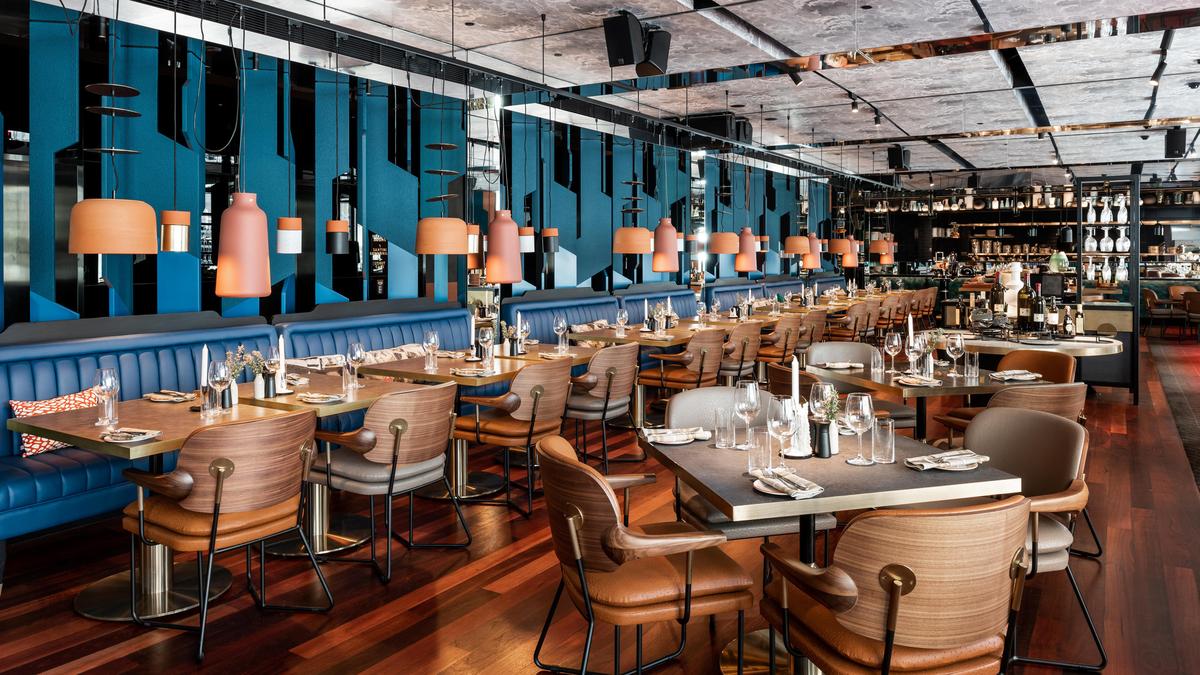 Santini Bar & Grill